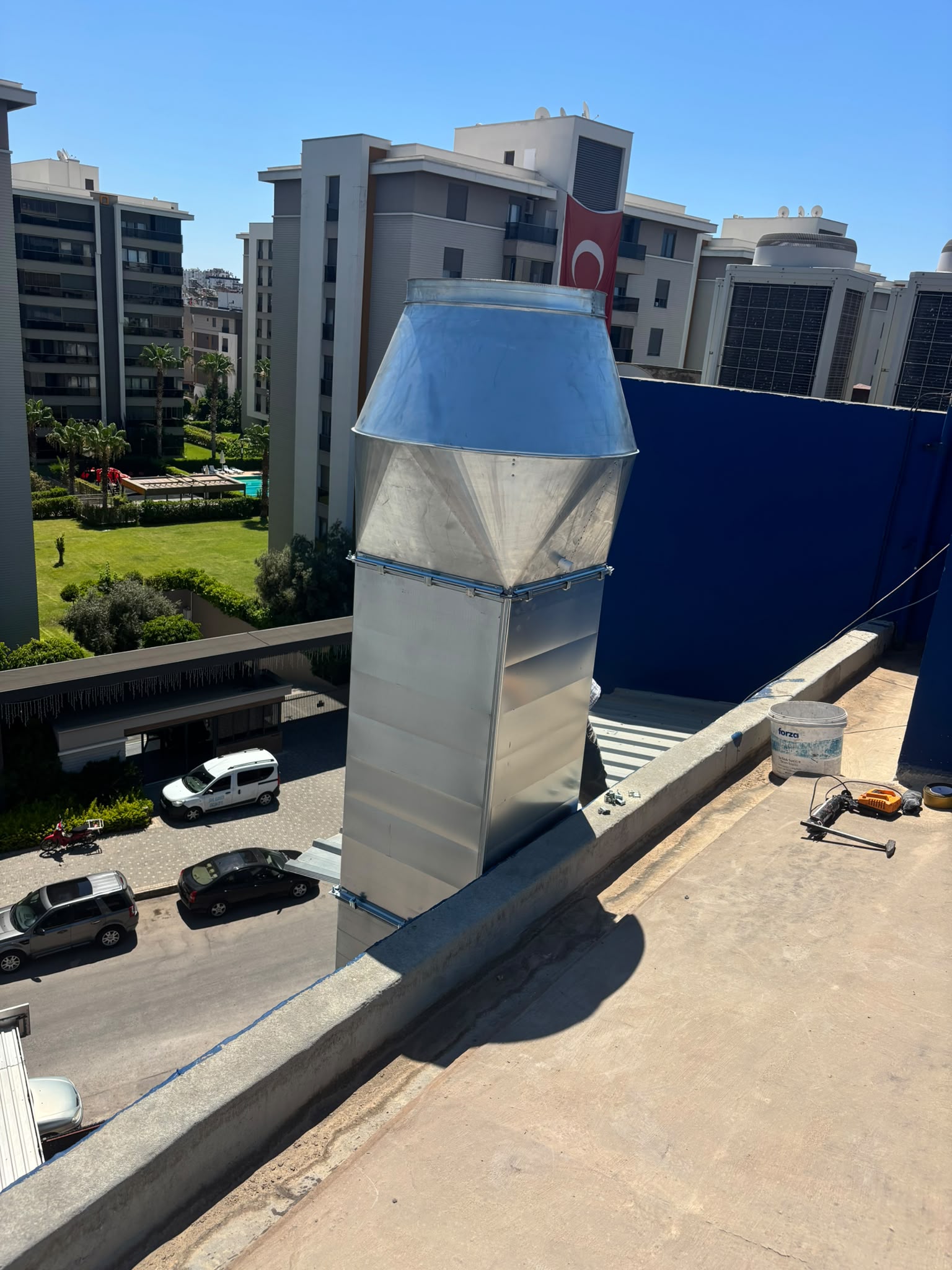 Çatı üzerinde dikey egzoz kanalı